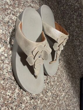 FitFlop Lottie Corsage Suede thong sandal